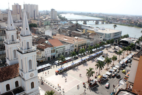 Na praça, onde está a Catedral Diocesana, foi montada toda estrutura para a 361ª Festa do Santíssimo Salvador (Foto: Secom)