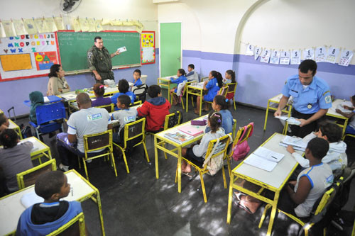 Atendendo à área urbana e à Baixada Campista, o grupamento é capacitado no planejamento e implantação de ações de caráter preventivo e ainda na questão sócio-educativa do corpo discente (alunos). (Foto: Rogério Azevedo)