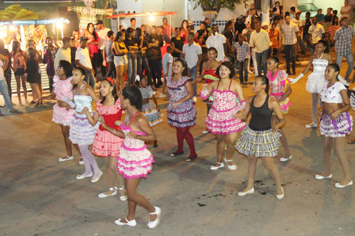 A apresentação da quadrilha faz parte das atividades da Casa de  Cultura (Foto: secom)