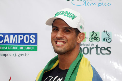 O campeão do The Ultimate Figther (TUF) Brasil 2, Léo Santos, vai ministrar uma palestra para cerca de 700 crianças (Foto: Gerson)