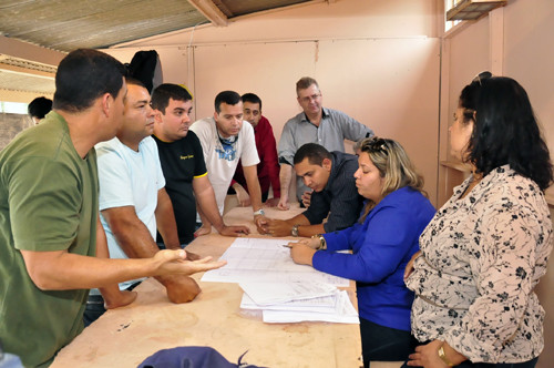 A reunião do presidente da Codemca om o representante dos permissionários teve a participação da subsecretária de Obras e da representanate da empresa responsável pelo projeto (Foto: César Campos)