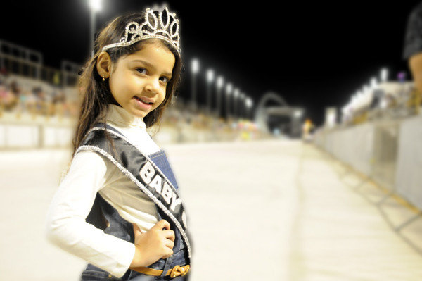 Ana Laura Pessanha tem apenas 5 anos, mas já vem colecionando títulos de beleza, como Miss Baby Campos, Estadual e, agora, América Internacional (Foto: Divulgação)
