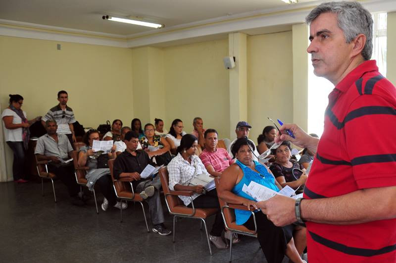 O secretário de Agricultura, Eduardo Crespo, fala sobre os benefícios que o cadastro trará (Foto: César Ferreira)
