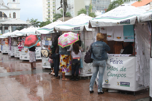 O funcionamento da feira na Praça São Salvador foi antecipado para quarta (30) e quinta (1º) (Foto: Antônio Leudo)