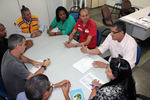 A Empresa Municipal de Habitação (Emhab) continua atendendo 34 localidades com água potável, através de nove caminhões pipas (Foto: secom)