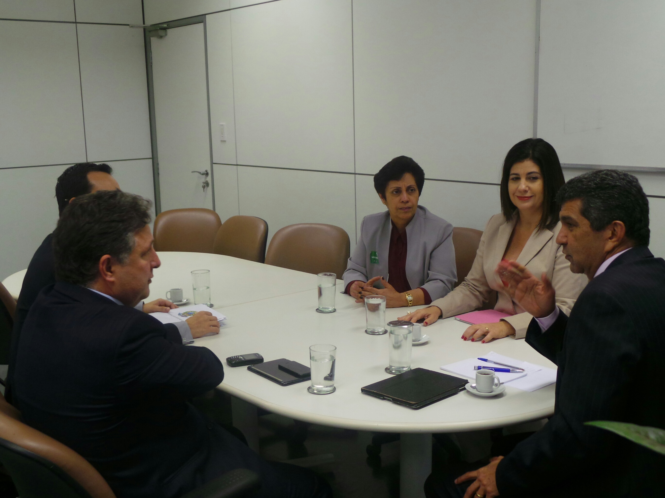 A Prefeita Rosinha Garotinho esteve na audiência, acompanhada pelo deputado federal, Anthony Garotinho e pela secretária de Trabalho e Renda, Joilza Rangel Abreu (Foto: Divulgação)