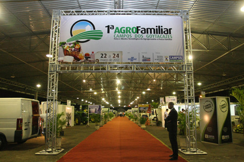 A integração das secretarias para a realização da 2ª Feira AgroFamiliar que acontece no Cepop vai permitir que o público alvo do evento conheça um pouco mais as ações desenvolvidas pela Prefeitura a exemplo da 1ª edição da feira. (Foto: Rogério Azevedo)