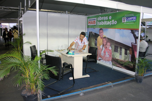 A secretaria de Obras, Urbanismo e Infraestrutura também presente na Feira (Foto: Secom)