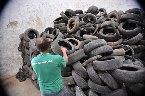 O Ecoponto, situado na Avenida Carlos Alberto Chebabe, perto do Aeroporto Bartholomeu Lysandro, está aberto para receber pneus e outros materiais de borracha, de segunda a sexta-feira, das 8h às 13h (Foto: Secom)