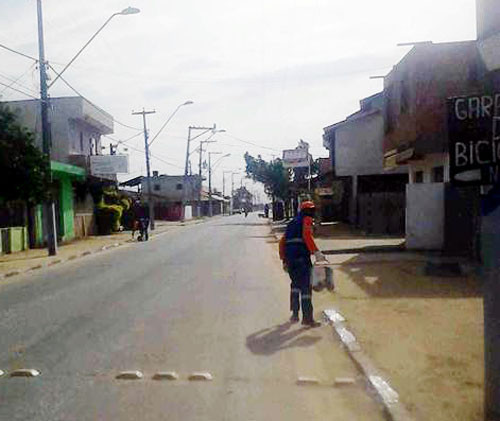 O cronograma de limpeza desta semana vem percorrendo vários bairros e localidades. O trabalho é desenvolvido pela Secretaria Municipal de Limpeza Pública, Praças e Jardins, através da concessionária Vital Engenharia (Foto: Divulgação)