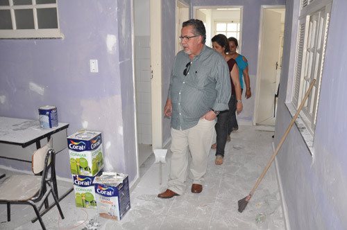 O Secretário da Família e Assistência Social, Geraldo Venâncio, acompanhou a diretora de Proteção Social Básica, Cristiana Versiana, numa visita técnica ao Centro de Referência da Assistência Social (Foto: Rogério Azevedo)