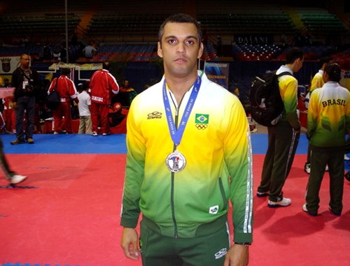 Douglas Marcelino, contemplado com o Bolsa Atleta da Fundação Municipal de Esportes (FME) é hexacampeão brasileiro de taekwondo (Foto: Divulgação)