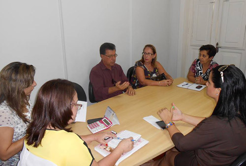 A secretária de Trabalho e Renda, Joilza Rangel, e representantes da Academia de Formação de Vigilantes (Aforvig) se reuniram em busca de parcerias (Foto: Secom)