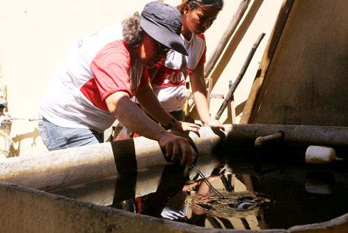 Cuidados com as caixas d\'água, também, são fundamentais para o combate à dengue (Foto: Gerson Gomes)