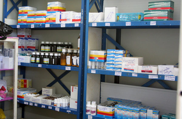 Para melhor atender à população, o Departamento de Assistência Farmacêutica (DAF) descentralizou a entrega de medicamentos básicos para as 72 UBS (Foto: Secom)