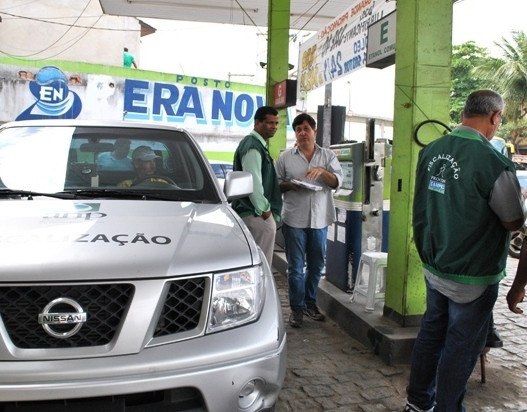 O (Procon-Campos), atendendo à solicitação do Ministério Público Estadual, atuou na fiscalização conjunta com a Agência Nacional de Petróleo (ANP) e o Grupo de Apoio aos Promotores (GAP) (Foto: Secom)