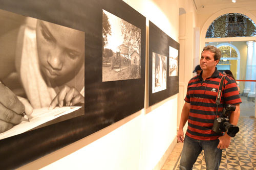 O fotógrafo Antônio Cruz captou os melhores ângulos dos remanescentes de quilombos em suas atividades diárias (Foto: Rodolfo Lins)