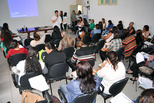 As reuniões com diretores de escolas e creches começaram nesta terça-feira (Foto: Rogério Azevedo)