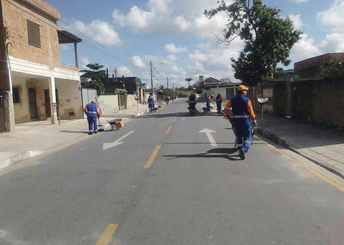 Nesta sexta-feira (11), a Secretaria Municipal de Limpeza Pública, Praças e Jardins prossegue com o trabalho de limpeza em diversos locais do município (Foto: Divulgação)