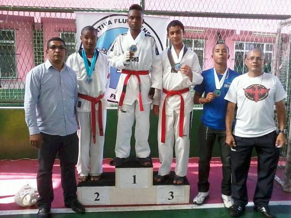 A equipe de taekwondo de Campos, apoiada pela Fundação Municipal de Esportes , voltou com 40 medalhas, sendo 34 de ouro, três de prata e três de bronze (Foto: Secom)