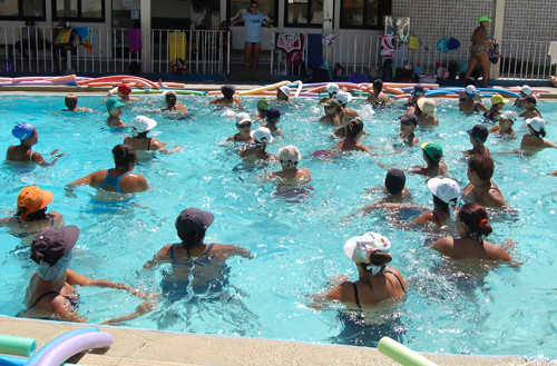 As aulas de hidroginástica no Clube da Terceira Idade, localizado na Rua Rodrigues Peixoto, 91, Parque Tamandaré, retornaram nesta terça-feira (22) (Foto: Secom)