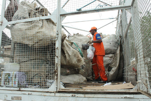 A Secretaria de Limpeza Pública, Praças e Jardins está ampliando o serviço de coleta seletiva em todo o município (Foto: Antônio Leudo)