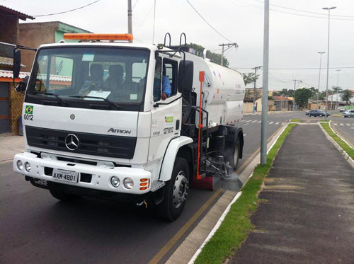 A utilização das varredeiras permite que haja a otimização dos funcionários, já que eles podem ser deslocados para outras regiões do município (Foto: Divulgação)