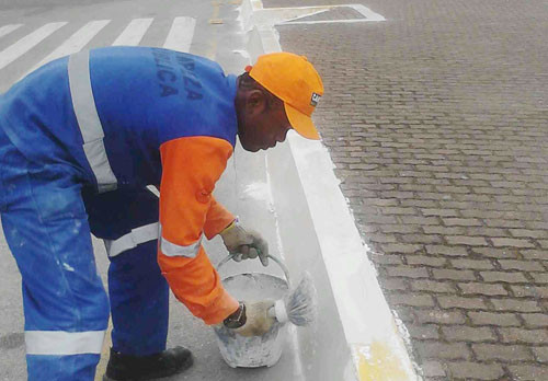 A Secretaria Municipal de Limpeza Pública, Praças e Jardins prossegue com os mutirões de limpeza nos bairros, distritos e localidades de Campos (Foto: Secom)