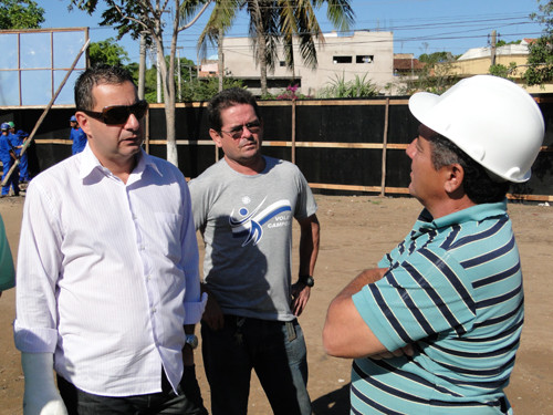 Representantes da Fundação de Esportes estiveram no local da obra (Foto: Divulgação)