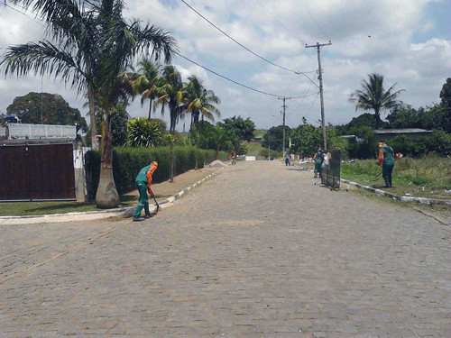 Varrição, capina e remoção de entulhos estão entre os erviços realizados pelas equipes (Foto: Divulgação)