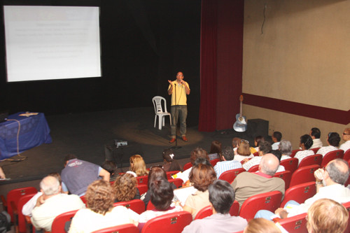 O encontro acontece no Teatro de Bolso Procópio Ferreira (Foto: Gerson Gomes)