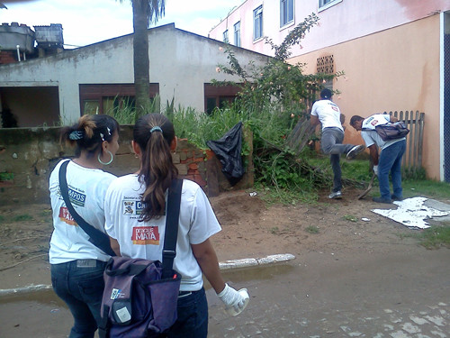 As equipes visitam vários bairros (Foto: Secom)