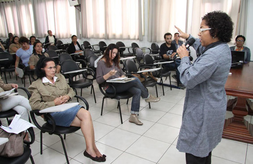 palestra foi ministrada pela professora Luciane Soares, da Uenf (Foto: Rodolfo Lins)