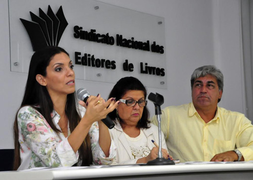 A presidente da Fundação Cultural, Patrícia Cordeiro, se reuniu com representantes de editoras para apresentar a estrutura da Bienal do Livro (Foto: Divulgação)