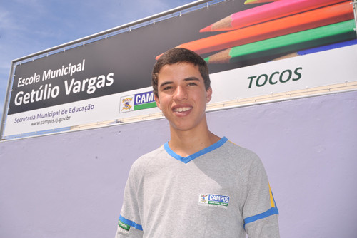 O ano de 2014 será de mais conquistas para o estudante Valmique Bento da Silva Oliveira, de 14 anos, aluno da Escola Municipal Getúlio Vargas, em Tocos (Foto: Rogério Azevedo)