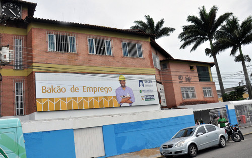 O Balcão de Empregos da Prefeitura de Campos funciona na Avenida 28 de Março, número 533, esquina com a avenida José Alves de Azevedo (Foto: Antônio Leudo)