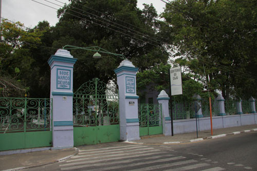 Os proprietários têm até o dia 22 de janeiro para comparecer na administração do cemitério, a fim de regularizar a situação (Foto: Rodolfo Lins)