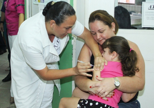 A vacina protege contra as doenças pneumocócicas, que são as otites, meningites, pneumonias, sepse, bacteremia e sinusite por pneumococo (Foto: Divulgação)