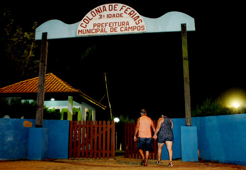 A programação deste sábado (4) na Colônia de Férias da Terceira Idade do Farol de São Tomé vai agradar a todos, com a música envolvente de Neiva Brasil, a partir das 20h (Foto: Secom)