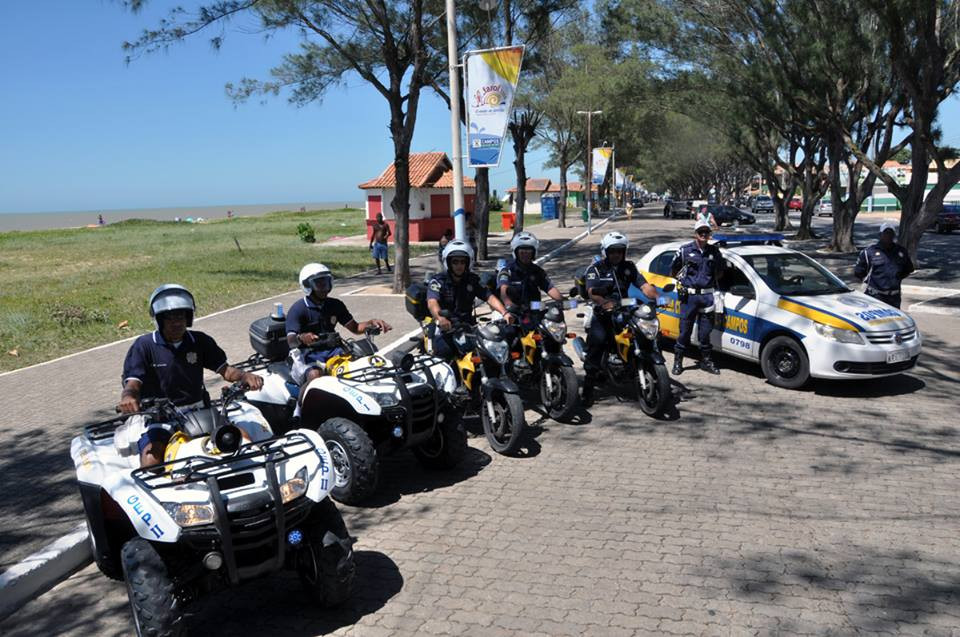 Os guardas atuam de viaturas, quadriciclos e bicicletas no Farol (Foto: Gerson Gomes)