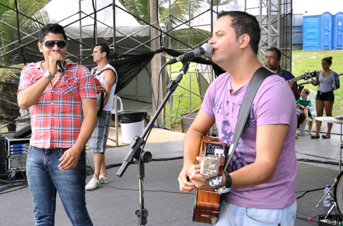 A dupla já lançou já lançou CD e DVD ao vivo intitulado Não Seria Justo, gravado na localidade de Mineiros (Foto: Secom)