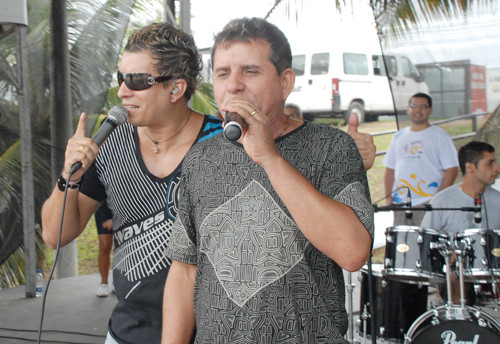 A dupla Átila e Charles vai levar o melhor do forró à Lagoa de Cima neste sábado, a partir das 22h (Foto: Secom)