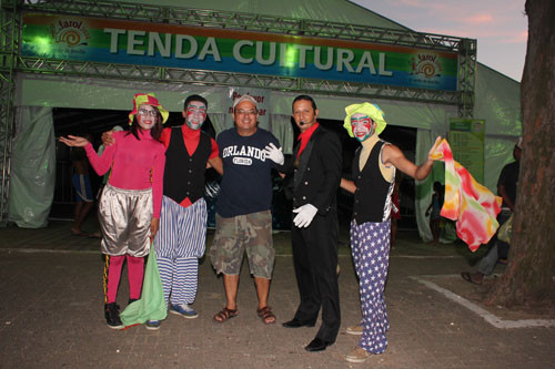 O Projeto Cine Magia, desenvolvido pela Fundação Cultural Jornalista Oswaldo Lima com o grupo de teatro Acroloucos, mais uma vez será levado à Tenda Cultural neste sábado (11). (Foto: Secom)