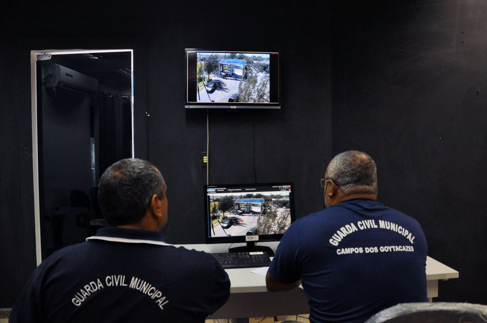 A Central de Monitoramento de Câmeras também mantém o Grupamento de Trânsito da Guarda Civil informada sobre o fluxo de veículos. (Foto: Antônio Leudo)