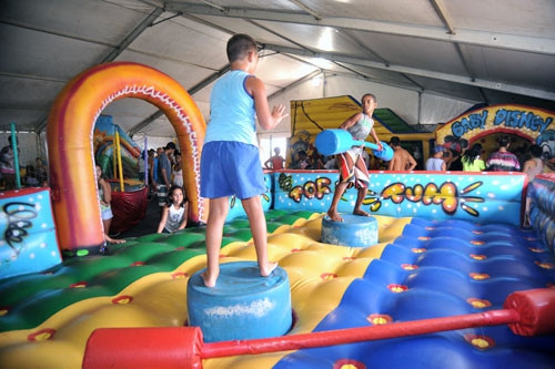 . Crianças, jovens e adultos se divertem com todas as atrações no local (Foto: Secom)