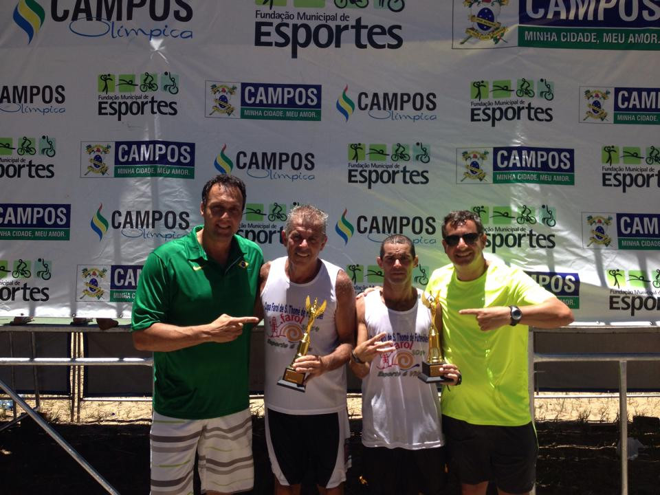 Os campeões, como o deputado federal Paulo Feijó, que sempre participa da competição,  receberam troféus (Foto: Divulgação)