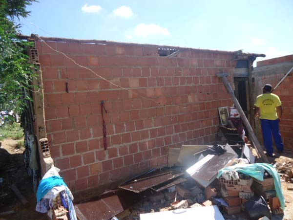 Defesa Civil vistoria imóvel atingido em um assentamento (Foto: Divulgação)