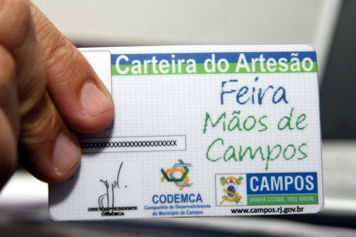 Com a carteira, os artesãos poderão adquirir a maquineta para venda com cartão de crédito e ter acesso a financiamentos do Programa Municipal de Microcrédito (Fundecam Cidadão), entre outros (Foto: Gerson Gomes)