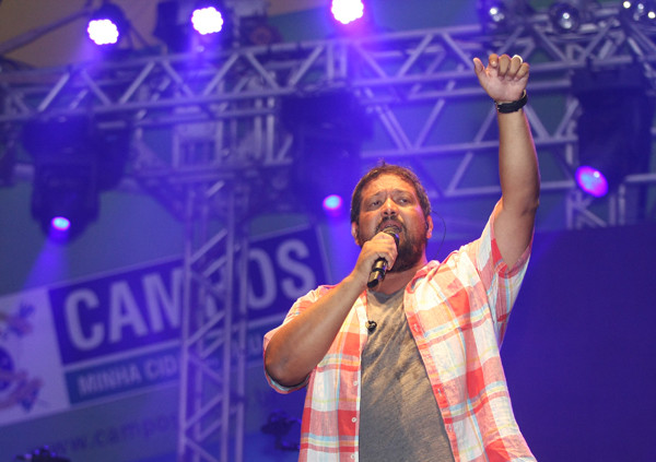 O cantor, compositor, produtor e pastor, Fernandinho é atração na Aldeia do Sol, no Farol de São Tomé, nesta sexta-feira (31), às 20h (Foto: Secom)