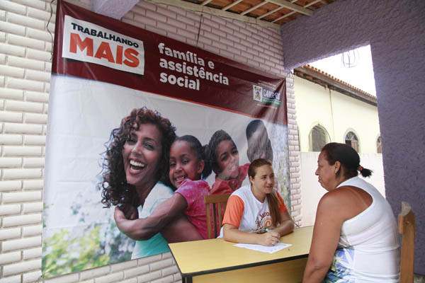 A Secretaria da Família e Assistência Social está disponibilizando diversas oficinas dos cursos de Inclusão Produtiva e Economia Solidária a moradores, turistas e veranistas de Farol de São Tomé (Foto: Rodolfo Lins)